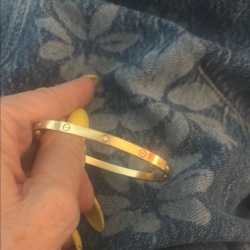 Cartier love small 6 diamond size 17